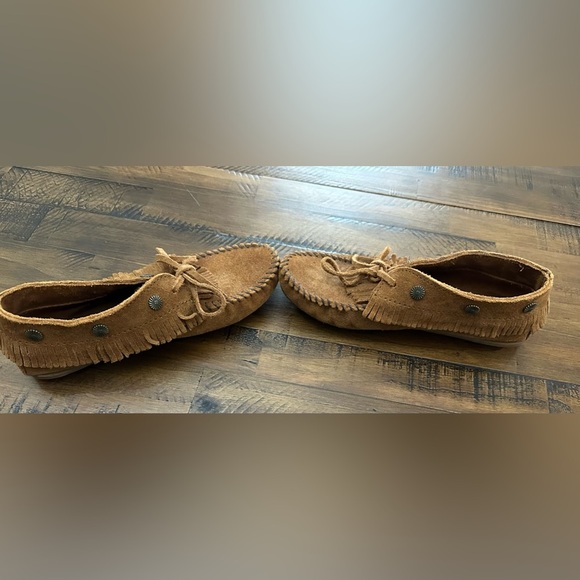 Minnetonka Tan Fringed Moccasins - Picture 7 of 8